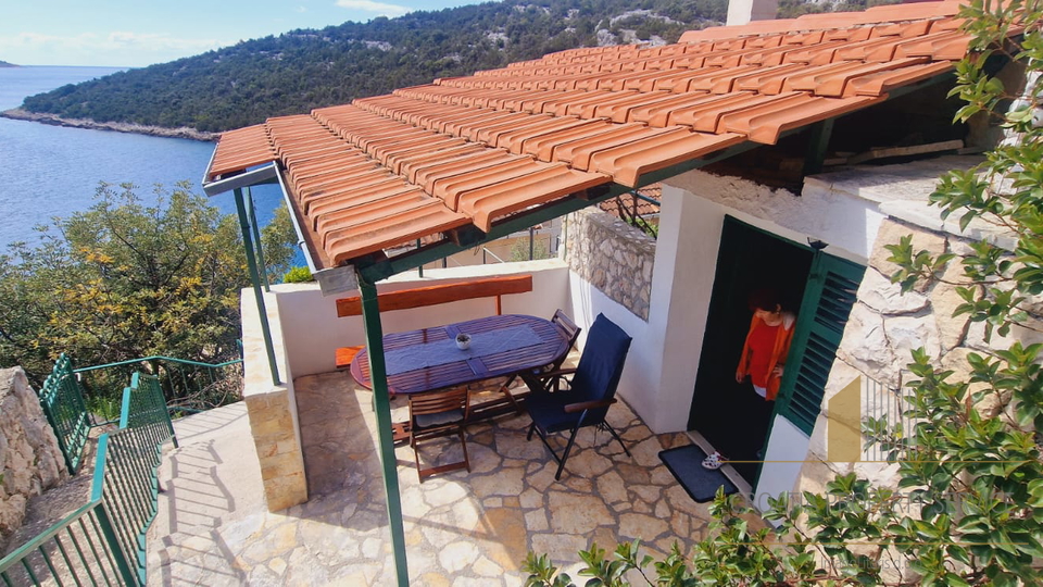 Wunderschönes Ferienhaus 30 m vom Meer in Vinišće!