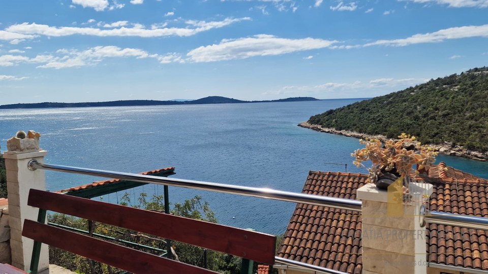 Wunderschönes Ferienhaus 30 m vom Meer in Vinišće!