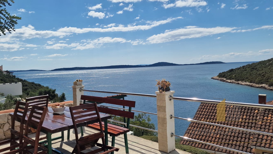 Wunderschönes Ferienhaus 30 m vom Meer in Vinišće!