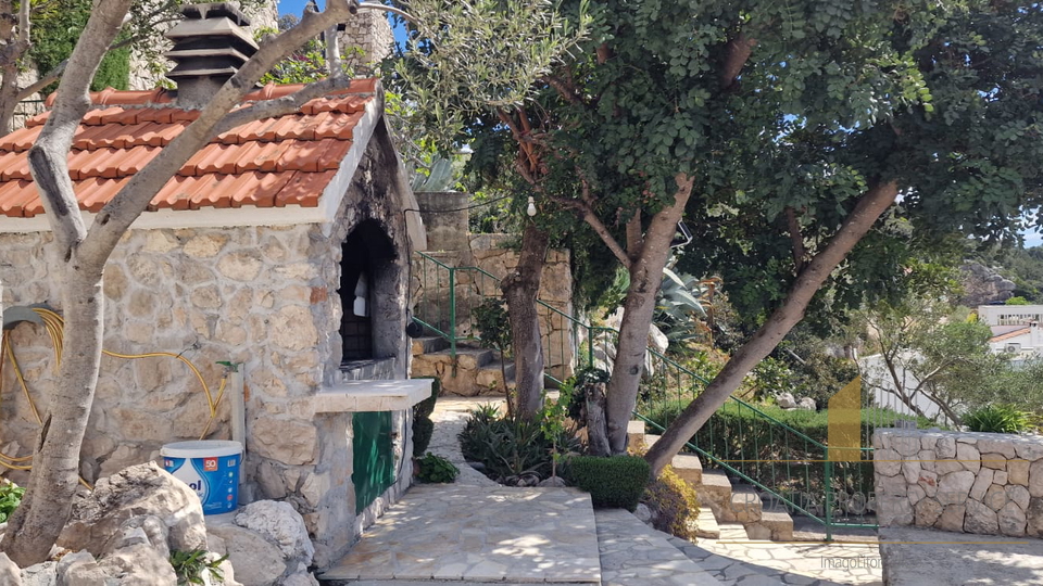 Wunderschönes Ferienhaus 30 m vom Meer in Vinišće!