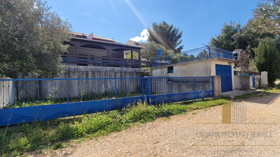 Apartmentsgebäude mit großem Potenzial – Grebaštica, Šibenik!