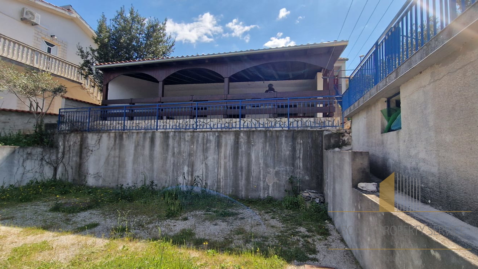 Apartmentsgebäude mit großem Potenzial – Grebaštica, Šibenik!