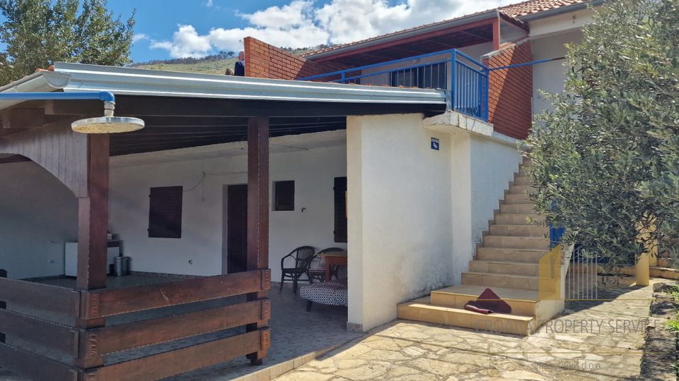 Apartmentsgebäude mit großem Potenzial – Grebaštica, Šibenik!