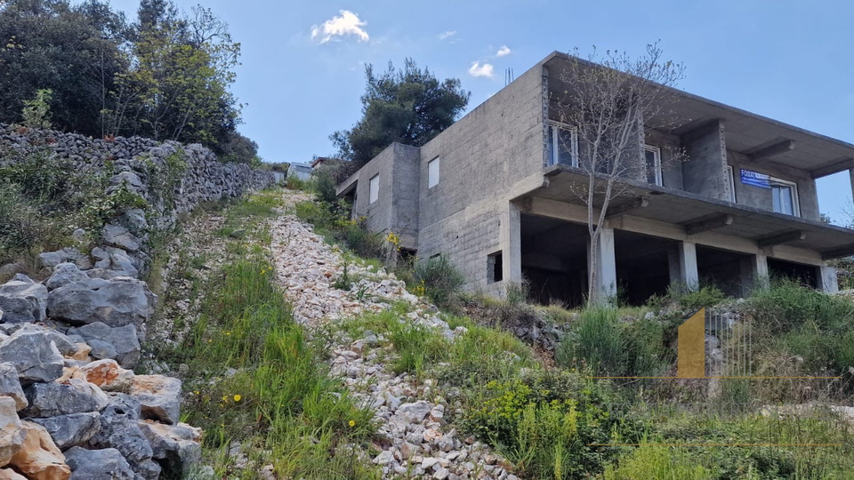 Luksuzna vila s bazenom (roh-bau) prvi red uz more – Ražanj!