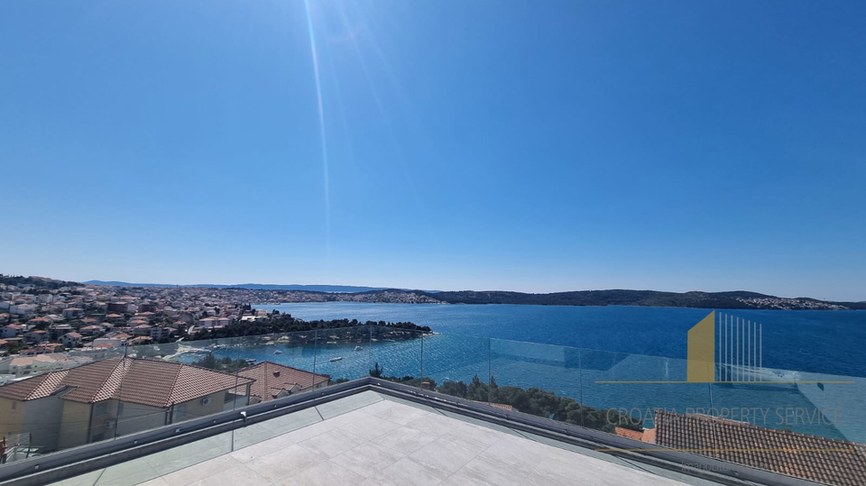 Modern penthouse with sea view – Čiovo, 150 m from the beach!