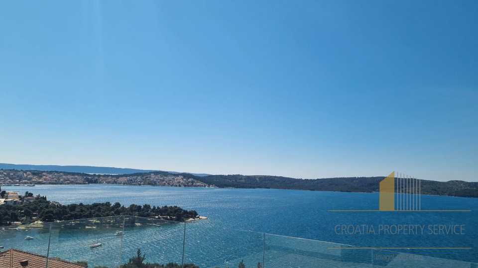 Modern penthouse with sea view – Čiovo, 150 m from the beach!