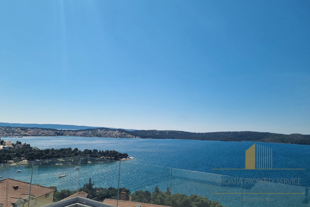 Moderan penthouse s pogledom na more – Čiovo, 150 m od plaže!