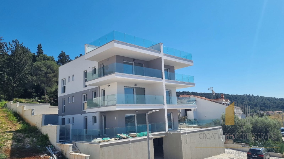 Modern penthouse with sea view – Čiovo, 150 m from the beach!