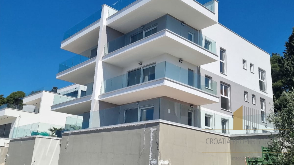 Modern penthouse with sea view – Čiovo, 150 m from the beach!