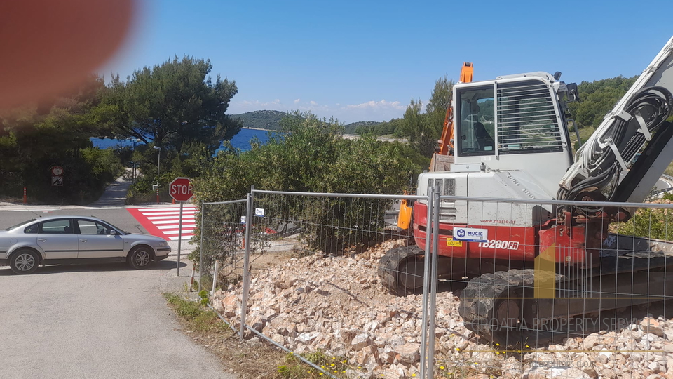 Luxury villa in an attractive location 50 m from the sea near Šibenik!