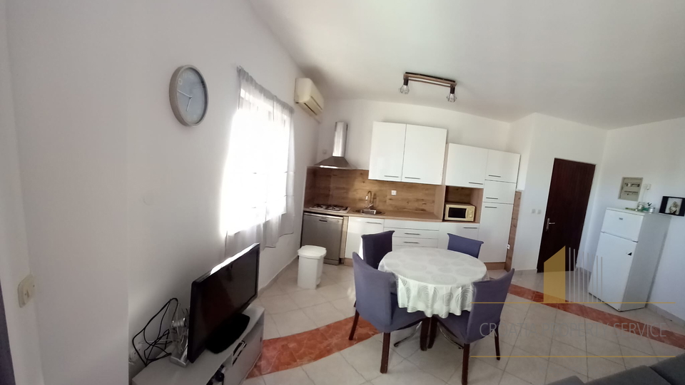 Spacious three-room apartment just 40 meters from the beach – Rogoznica!