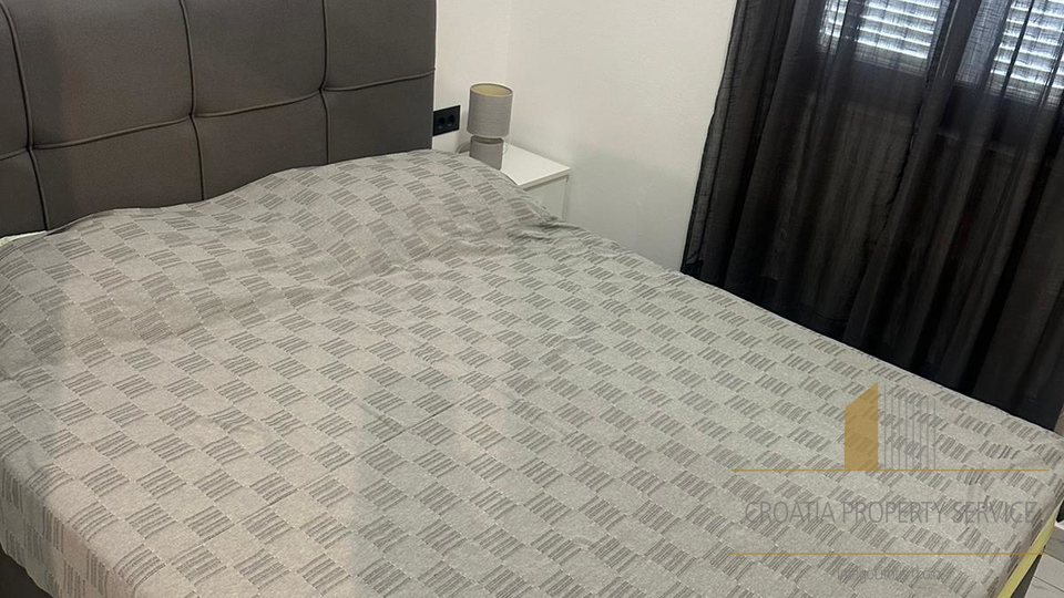 Spacious three-room apartment just 40 meters from the beach – Rogoznica!
