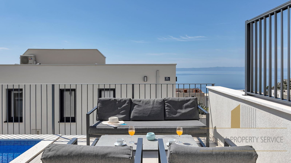 Nova luksuzna vila s panoramskim pogledom na more – Makarska!
