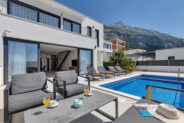 Nova luksuzna vila s panoramskim pogledom na more – Makarska!