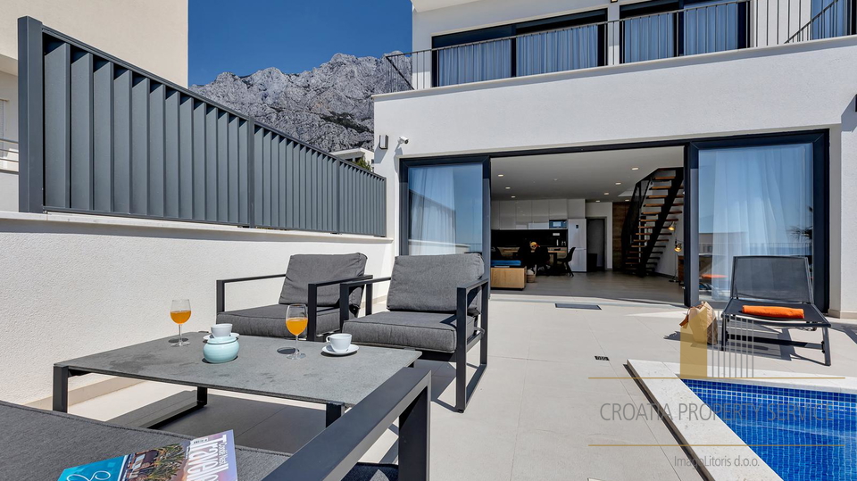 Nova luksuzna vila s panoramskim pogledom na more – Makarska!