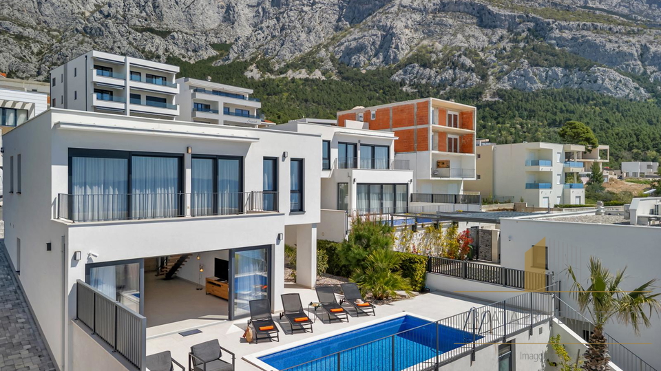 Nova luksuzna vila s panoramskim pogledom na more – Makarska!