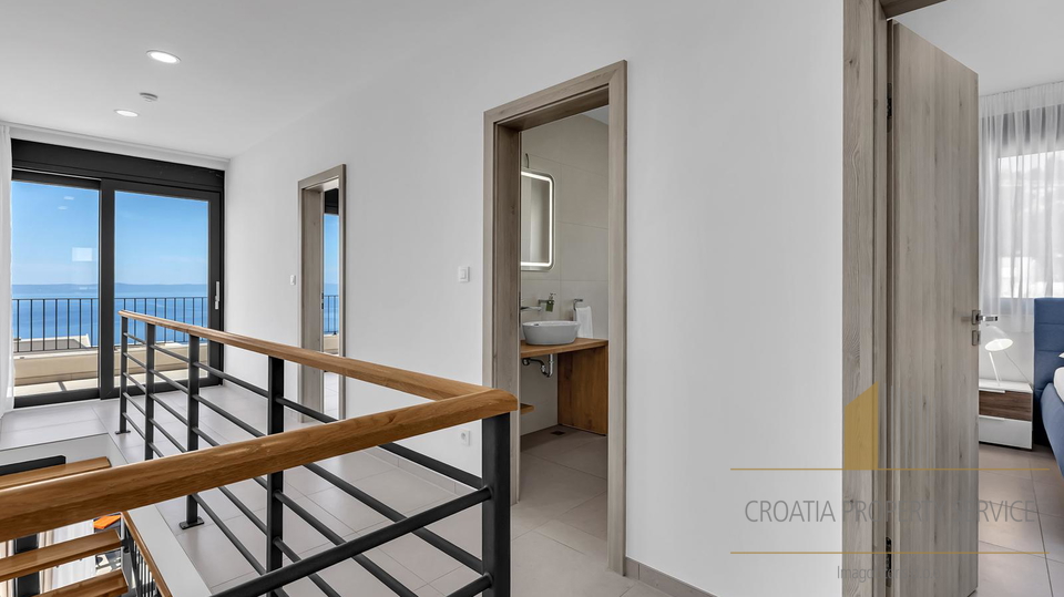 Nova luksuzna vila s panoramskim pogledom na more – Makarska!