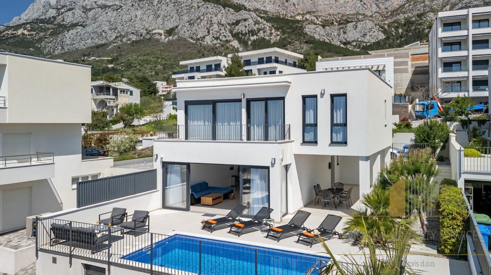 Nova luksuzna vila s panoramskim pogledom na more – Makarska!