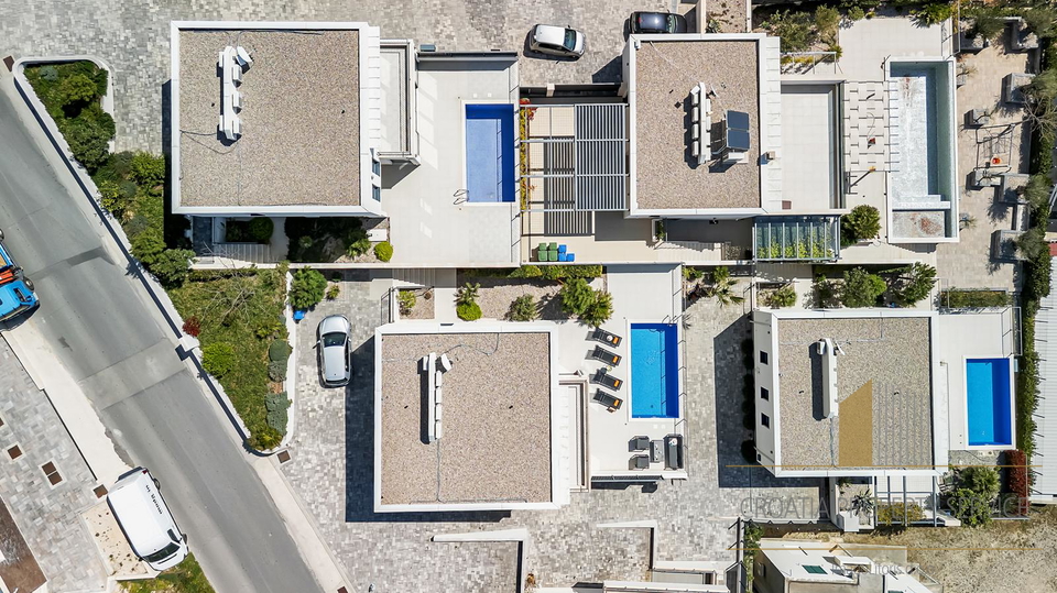 Nova luksuzna vila s panoramskim pogledom na more – Makarska!