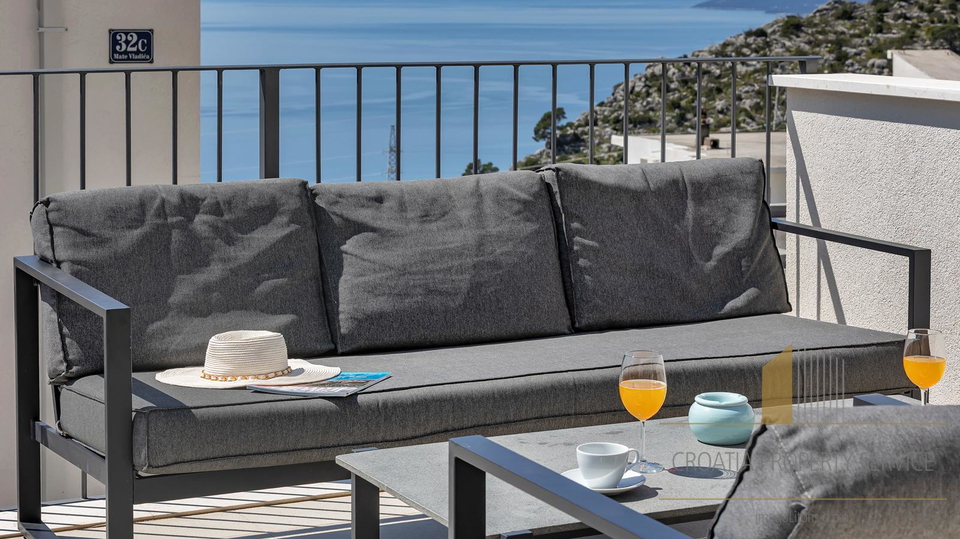 Nova luksuzna vila s panoramskim pogledom na more – Makarska!