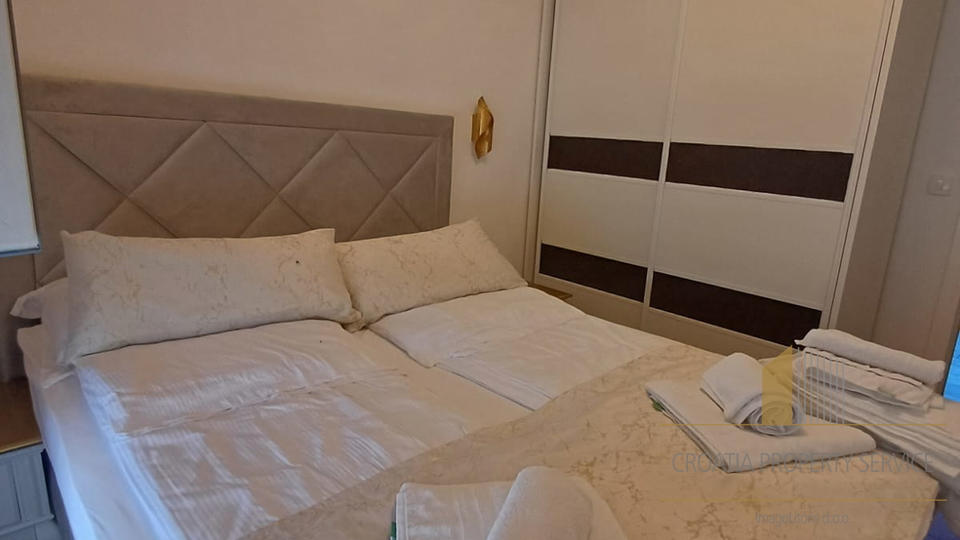 Attico di lusso su due piani con terrazza sul tetto e vista mare – Čiovo!