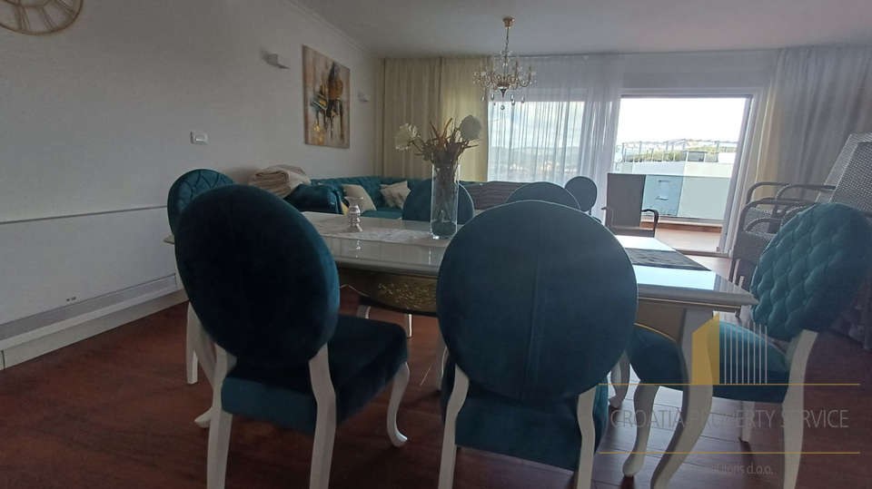 Attico di lusso su due piani con terrazza sul tetto e vista mare – Čiovo!