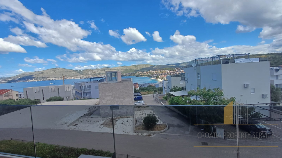 Attico di lusso su due piani con terrazza sul tetto e vista mare – Čiovo!