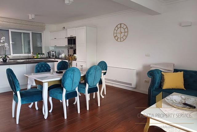 Attico di lusso su due piani con terrazza sul tetto e vista mare – Čiovo!