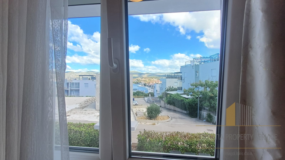 Attico di lusso su due piani con terrazza sul tetto e vista mare – Čiovo!