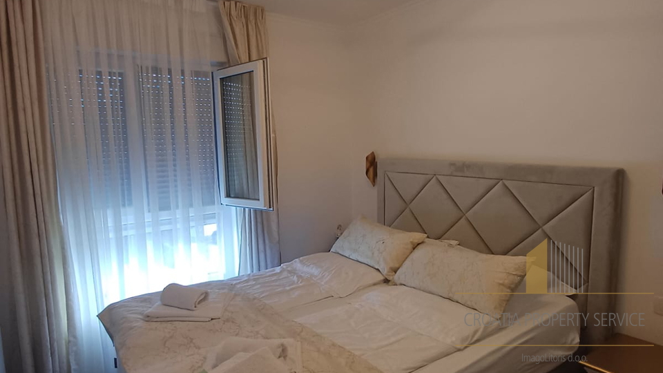 Attico di lusso su due piani con terrazza sul tetto e vista mare – Čiovo!