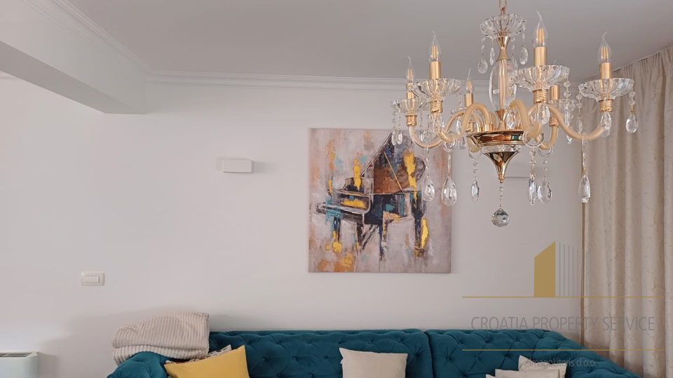 Attico di lusso su due piani con terrazza sul tetto e vista mare – Čiovo!