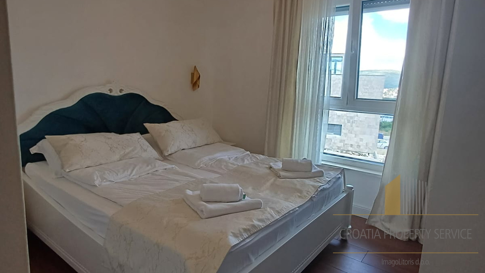 Attico di lusso su due piani con terrazza sul tetto e vista mare – Čiovo!