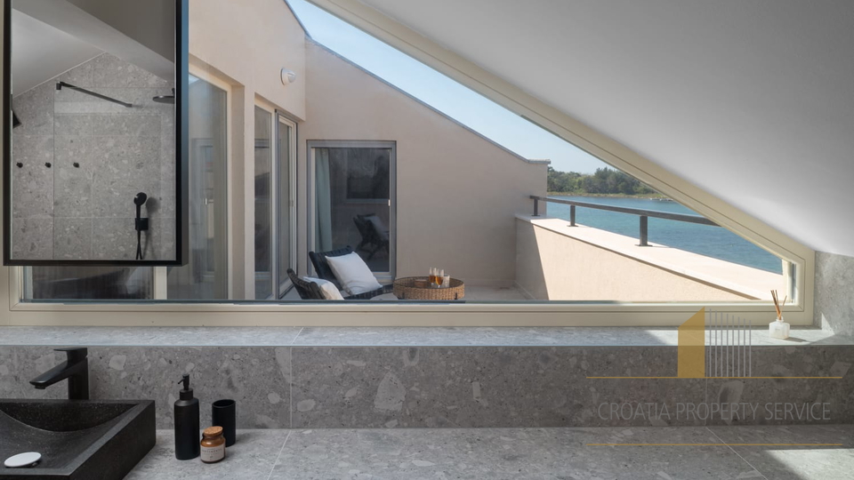 Beautiful new villa in an attractive location, first row to the sea in the center of Nin!