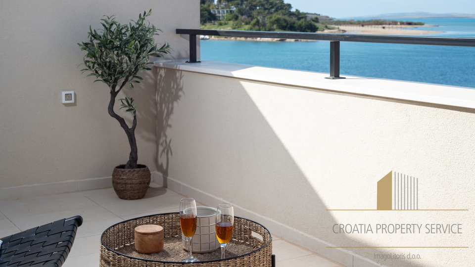 Beautiful new villa in an attractive location, first row to the sea in the center of Nin!