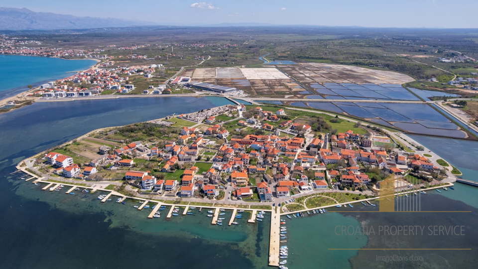 Beautiful new villa in an attractive location, first row to the sea in the center of Nin!
