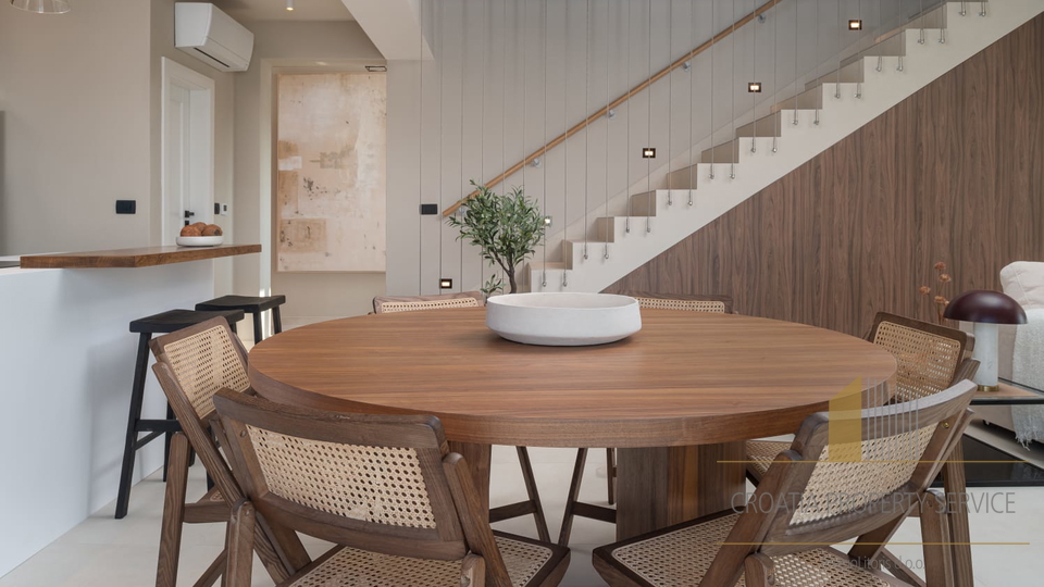 Beautiful new villa in an attractive location, first row to the sea in the center of Nin!
