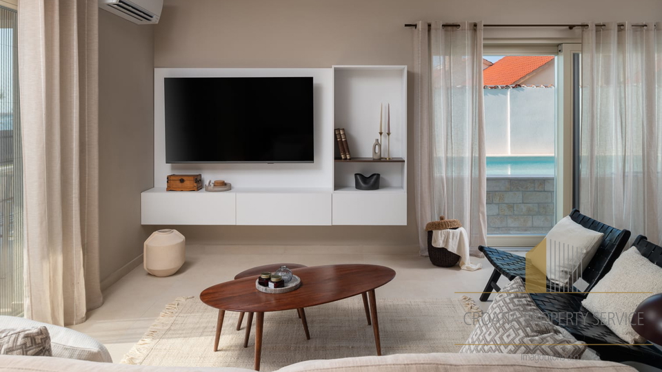 Beautiful new villa in an attractive location, first row to the sea in the center of Nin!