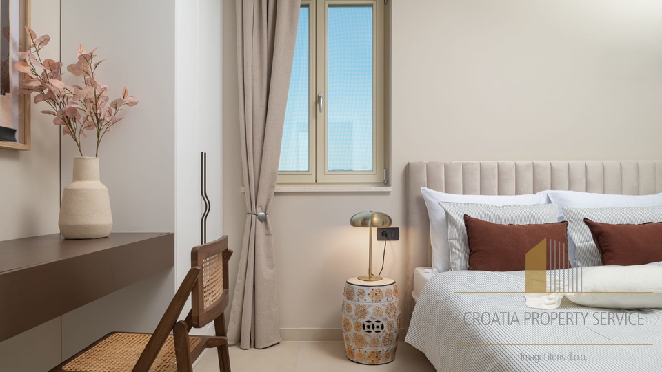 Beautiful new villa in an attractive location, first row to the sea in the center of Nin!