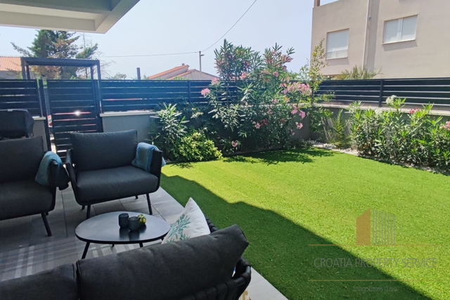 Modern apartment with a garden in the elite Borik neighborhood, 600 m from the sea – Zadar!
