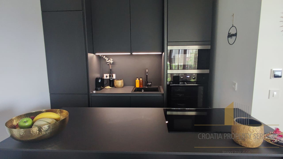 Modern apartment with a garden in the elite Borik neighborhood, 600 m from the sea – Zadar!