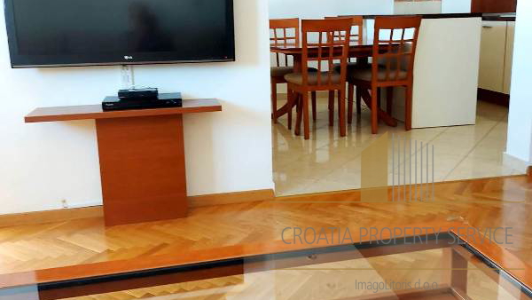 Geräumige Maisonettewohnung mit 79 m² in einer ruhigen Gegend von Makarska!