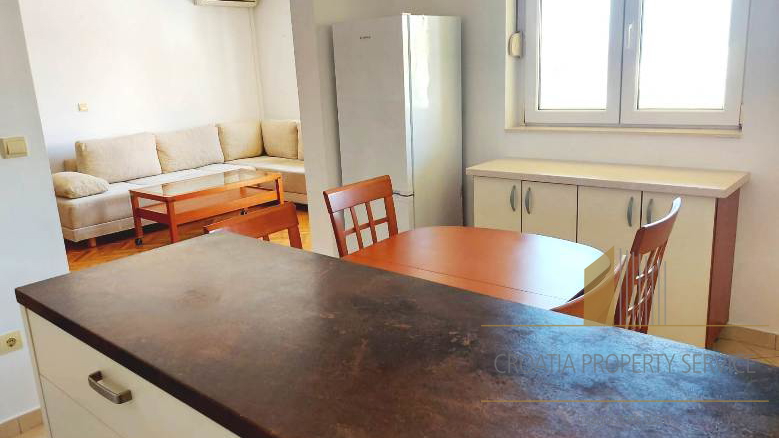 Geräumige Maisonettewohnung mit 79 m² in einer ruhigen Gegend von Makarska!