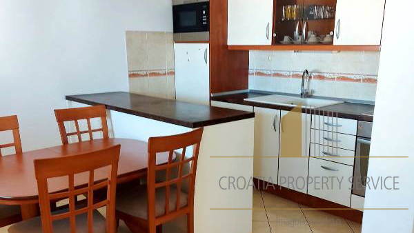 Geräumige Maisonettewohnung mit 79 m² in einer ruhigen Gegend von Makarska!