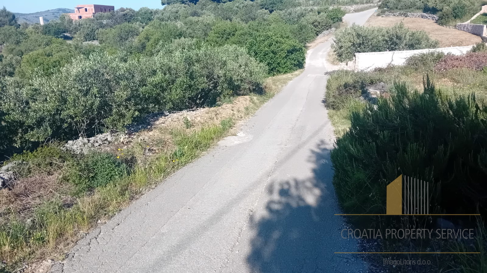 Ausgezeichnete Investitionsmöglichkeit: Bauland mit Meerblick in der Umgebung von Trogir!