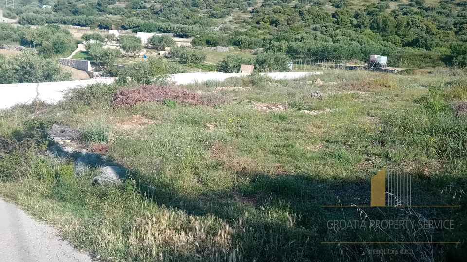 Ausgezeichnete Investitionsmöglichkeit: Bauland mit Meerblick in der Umgebung von Trogir!