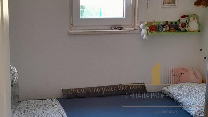 Prekrasna kuća s bazenom, 200 m od mora na otoku Čiovu!