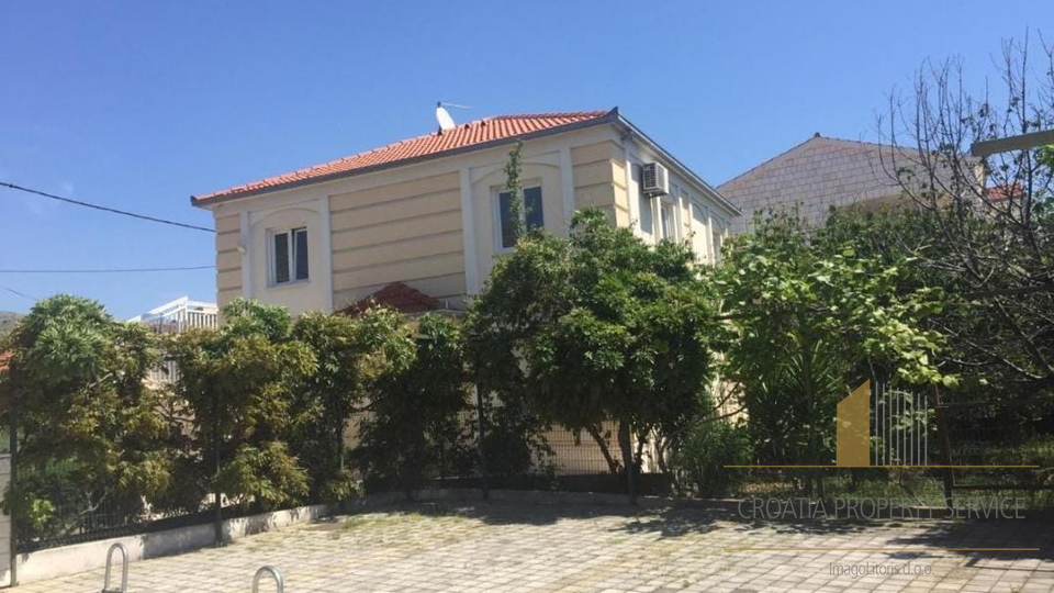 Excellent investment opportunity – Apartment house 250 meters from the sea in Seget Donji!