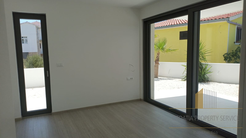 Appartamento di lusso con giardino a 50 m dalla spiaggia – Kalebova Luka!