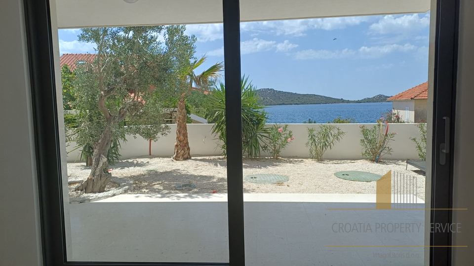 Appartamento di lusso con giardino a 50 m dalla spiaggia – Kalebova Luka!
