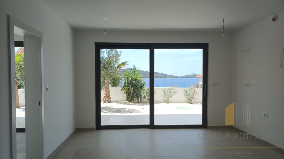 Appartamento di lusso con giardino a 50 m dalla spiaggia – Kalebova Luka!